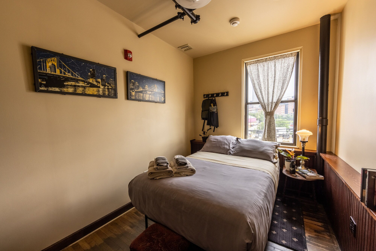 Bedroom 2, Traveler's Rest Hotel, Allegheny