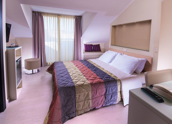 Bedroom 3, Hotel St. Moritz, Rimini