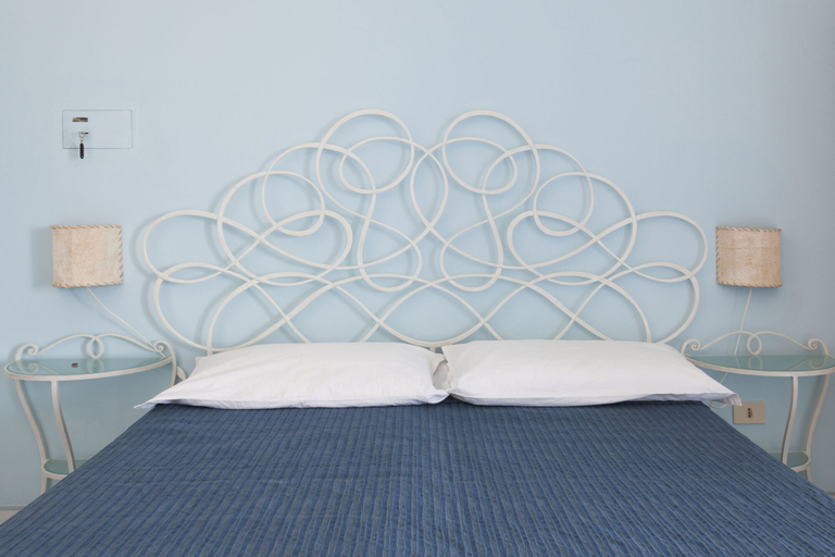Bedroom 1, Hotel Girasole, Messina