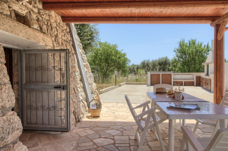 Others 5, Maggiore Beach Trulli, Lecce