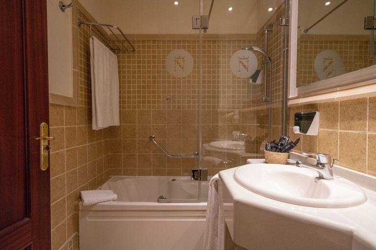 Bathroom 5, Laguna Nivaria, Santa Cruz de Tenerife