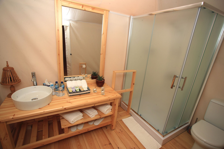 Bathroom 4, Sahara Rum Glamping, Quaira