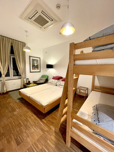 Bedroom 5, JC&BLUE Guesthouse - Hostel, Frankfurt am Main