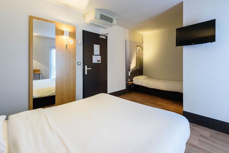 Bedroom 2, B&B HOTEL Narbonne (1), Aude