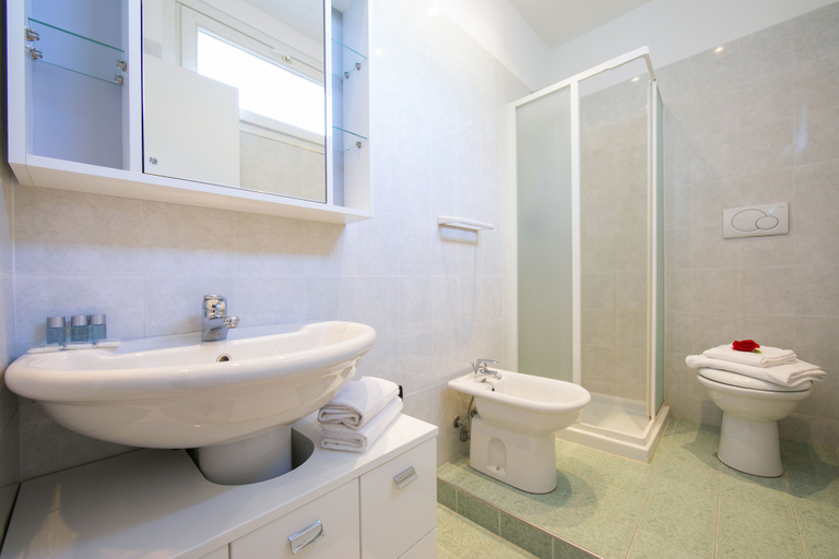 Bathroom, Vista Apartment, Como