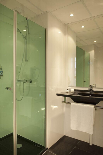Bathroom 4, Escale Oceania Orleans, Loiret