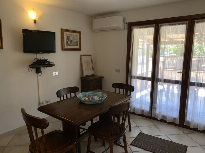 In-room dining 4, Appartamento I Gerani 3 San Teodoro Centro, Nuoro