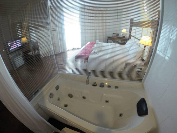 Bathroom 4, River City Hotel, Muang Mukdahan