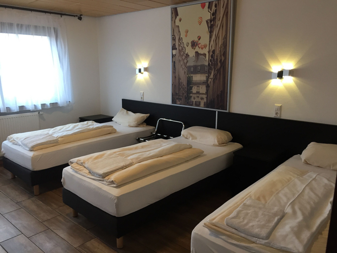 Bedroom 5, Hotel Engel, Karlsruhe