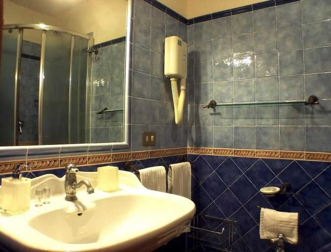 Bathroom 5, Domus Livia Luxury Suites, Roma