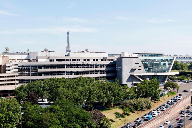 Exterior & Views 12