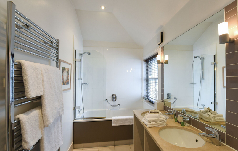 Bathroom 5, Bedford Lodge Hotel & Spa, Suffolk