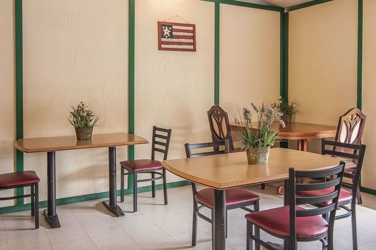 Food & Drinks, Ashland Valley Inn, Jackson
