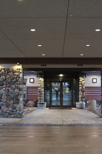 Exterior & Views 2, C'mon Inn Hotel & Suites, Grand Forks