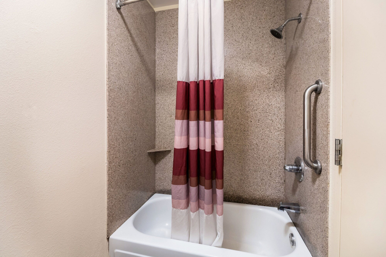 Bathroom 4, Red Roof Inn Murfreesboro, Rutherford