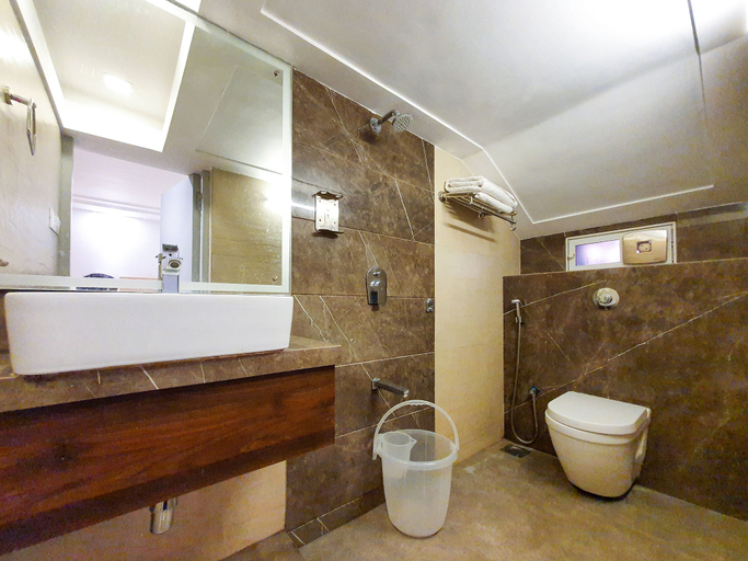Bathroom 5, Hotel Supreme, Mumbai City