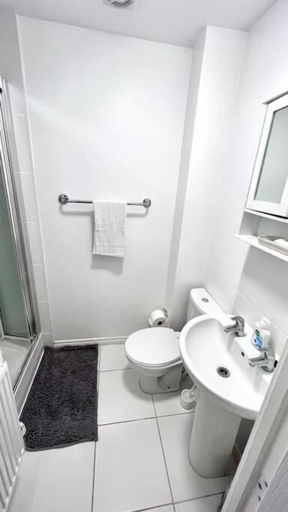 Bathroom 3, Modern 3 BR House for Contractors, Warwickshire