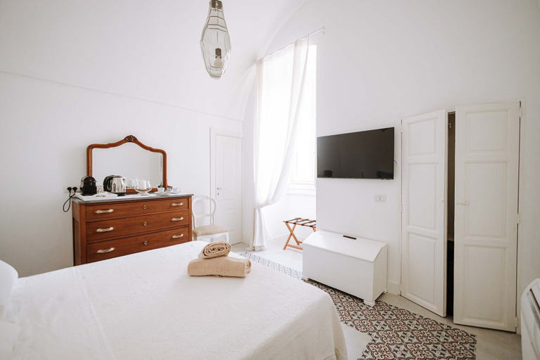 Bedroom 2, Villa Sardella, Bari