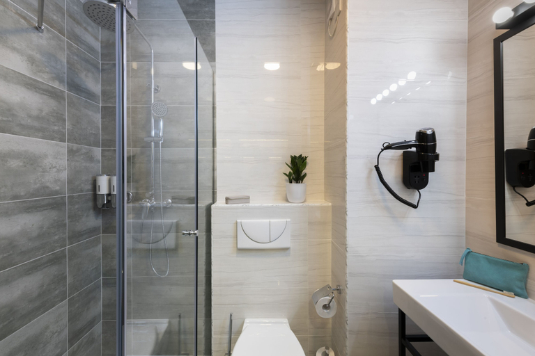 Bathroom 4, Bayview Hotel by ST Hotels