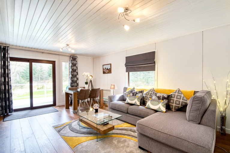 Others 5, Otter With Mountain View and Enclosed Decking, Stirling