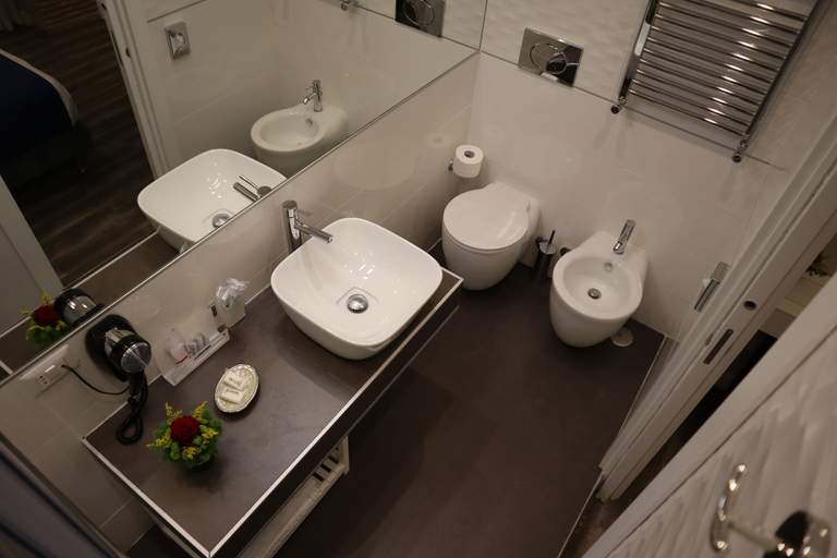 Bathroom 5, Millina Suites In Navona, Rome