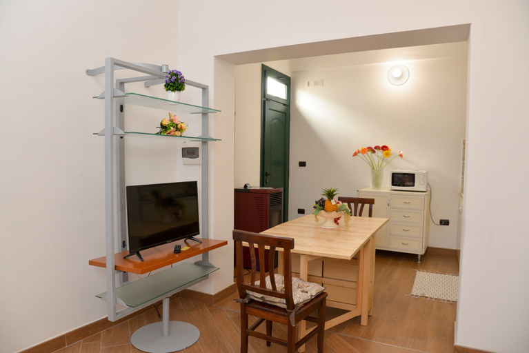 Others 5, Donna Franca, Brindisi