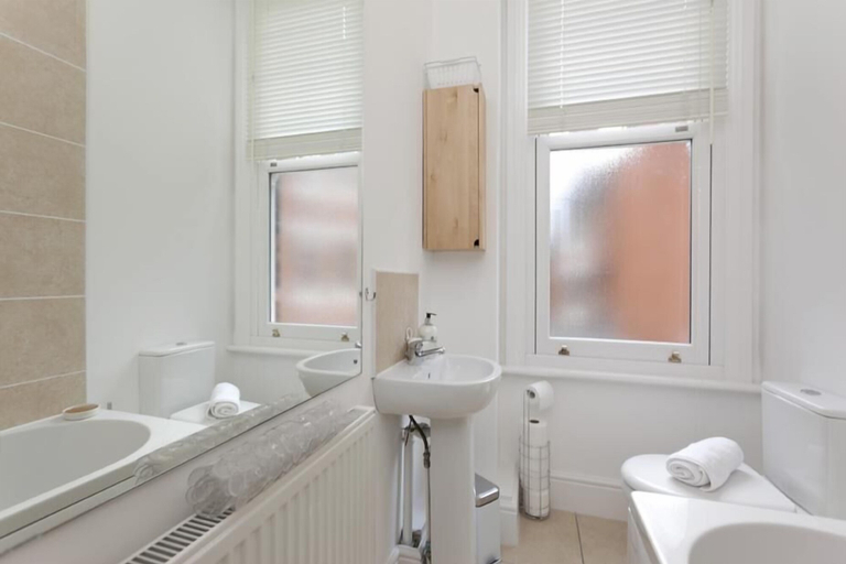 Bathroom 3, Fox Den, Nottinghamshire