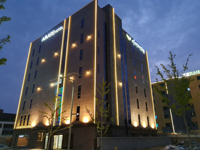 Amare Hotel, Dong