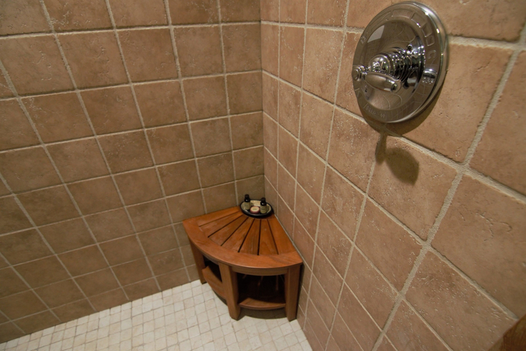 Bathroom 4, Makanda Inn, Jackson