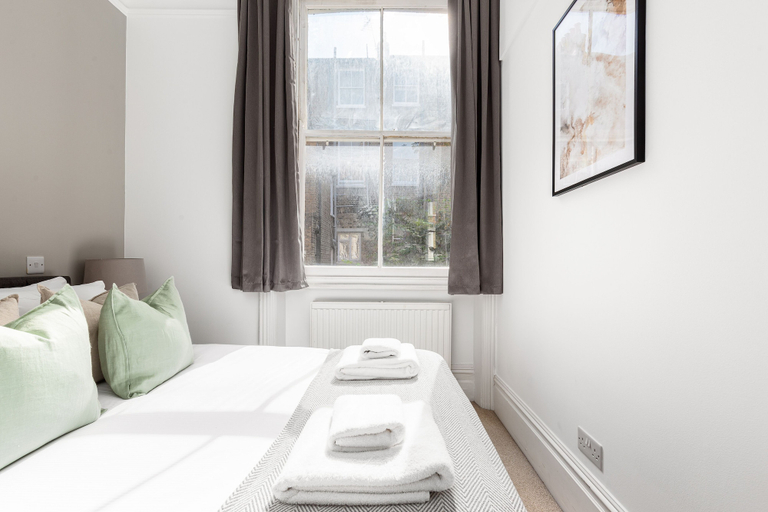 Bedroom 3, The Kensington Apartments, London