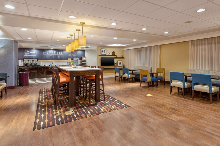 Food & Drinks 5, Hampton Inn Waterbury, New Haven