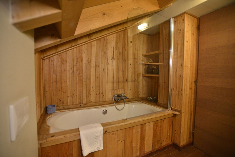 Bathroom 4, Hotel La Chance, Aosta