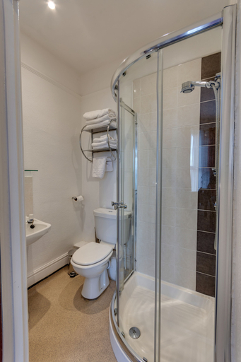 Bathroom 4, Sportsview Guest House, Oxfordshire