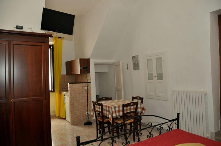 Bedroom 3, Arco Michele, Bari