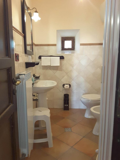 Bathroom 3, Giardino Donna Lavia, Palermo