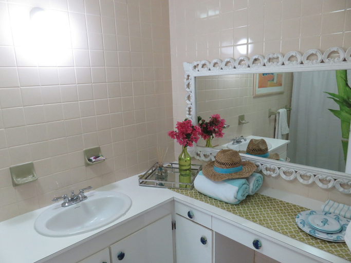 Bathroom 3, Beach Front Room