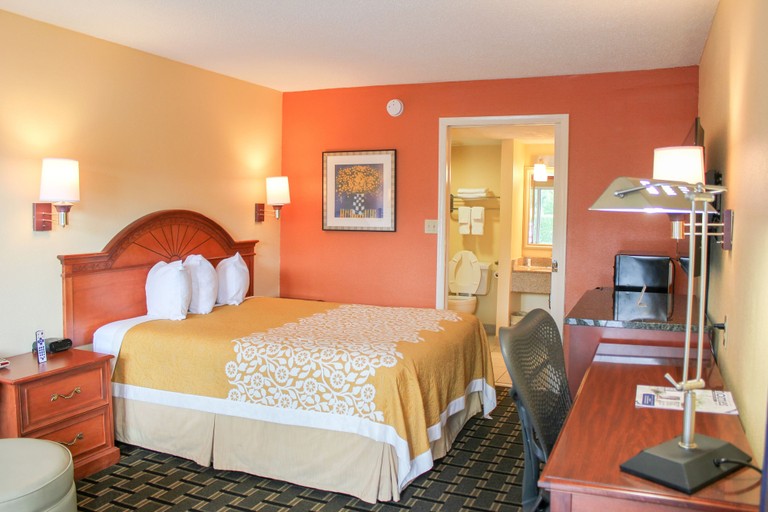 Bedroom 3, Rose Garden Inn & Suites, Thomas