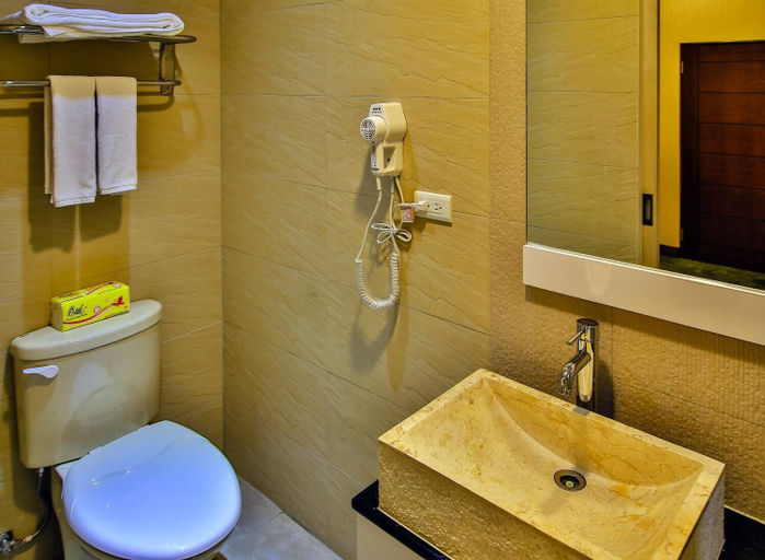 Bathroom 3, Dawn Of Tarot B&B, Taitung