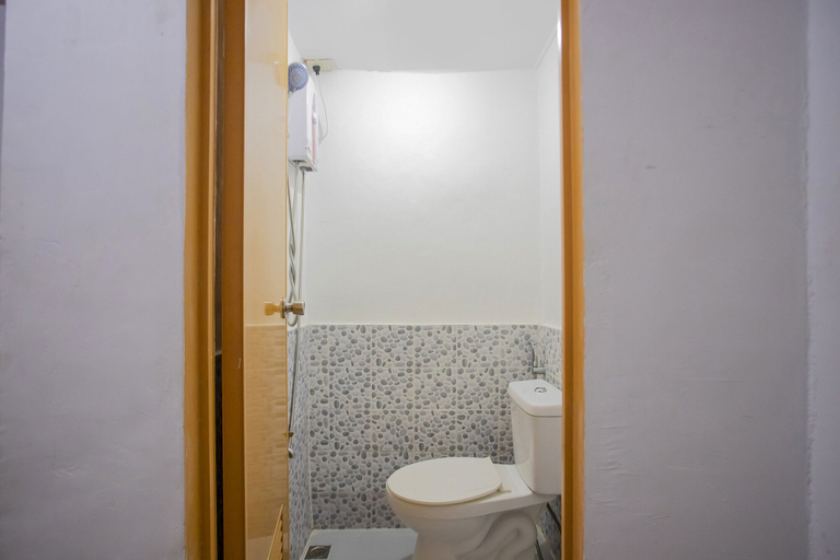 Bathroom 2, Mye Tourist Inn, Pasay City