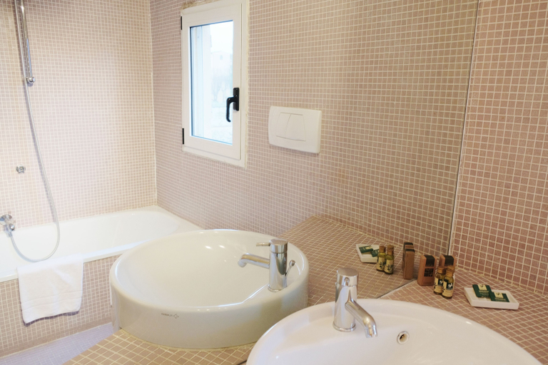 Bathroom 4, Chopin Terrace, Florence