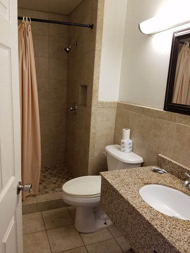 Bathroom 3, Luxury Inn & RV Park, Karnes