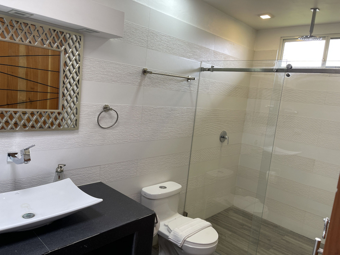 Bathroom 3, Suites, Santa Cruz