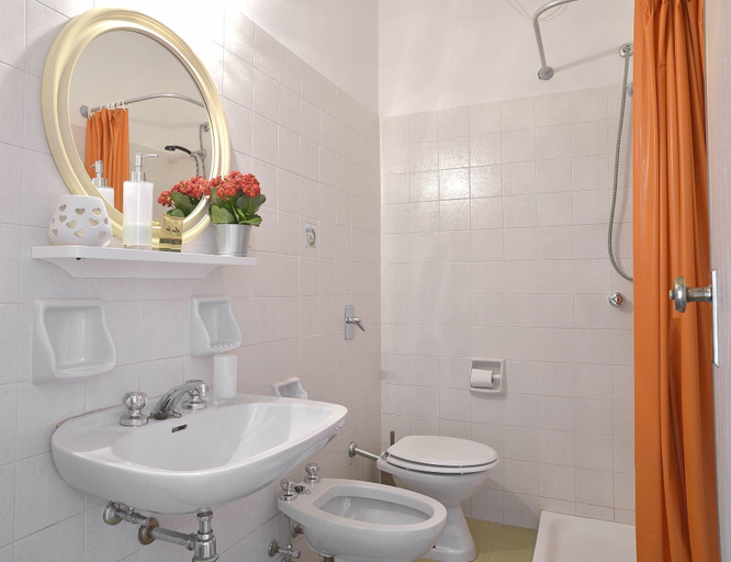 Bathroom 5, Piccolo Orso Bruno, Trento
