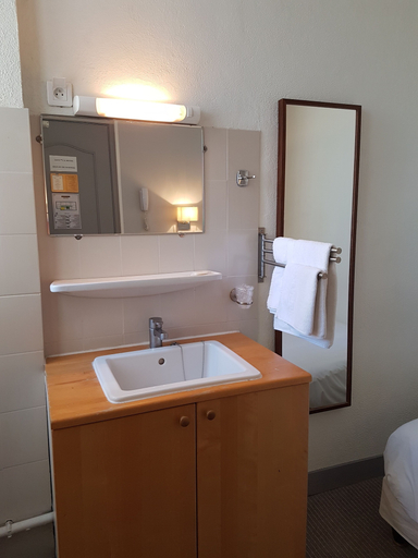 Bathroom 4, Hotel PLM, Alpes-Maritimes