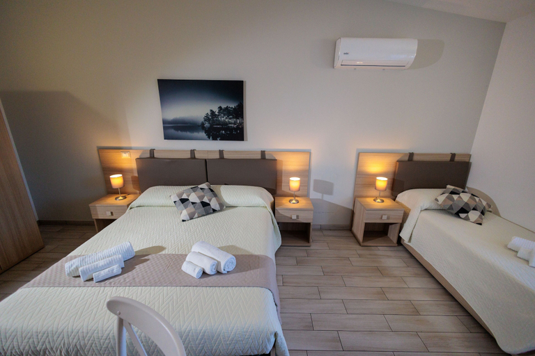 Bedroom 4, Fuori Rotta, Syracuse