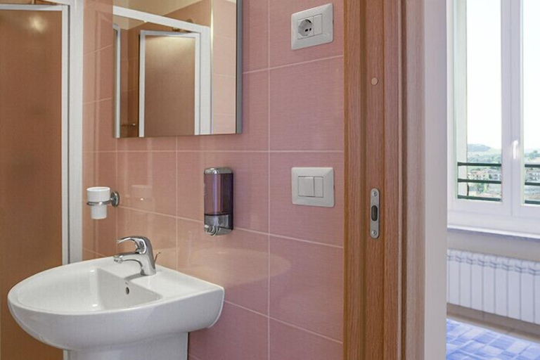 Bathroom 4, Pensione Piemonte, Ancona