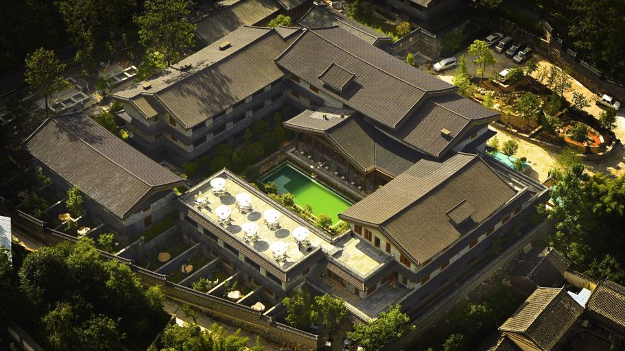 Exterior & Views
