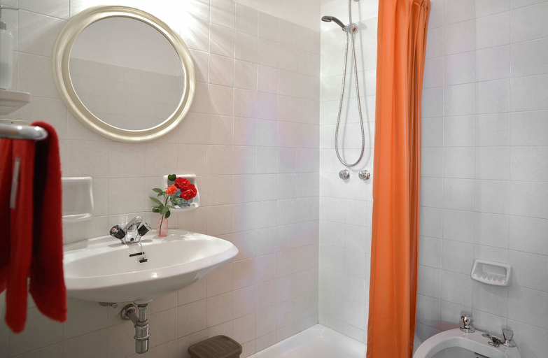 Bathroom 5, Piccolo Orso Bruno, Trento