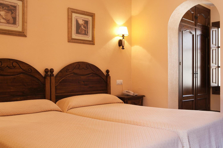 Bedroom 4, Hospedería Santiago, Cádiz