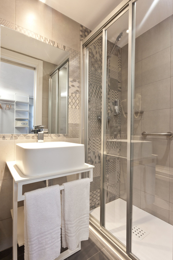 Bathroom 5, Ryans Pocket, Baleares